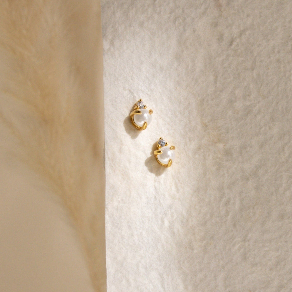 Julia Pearl Studs 18K Gold